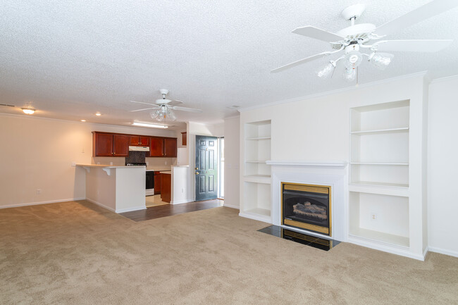 Basswood Apartment Homes in Florence, SC - Foto de edificio - Interior Photo