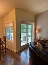 3566 Blue Jay Way, Unit 207 in Eagan, MN - Foto de edificio - Building Photo