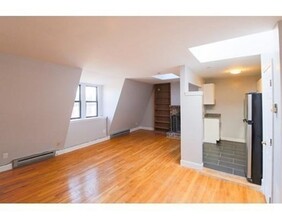 469 Massachusetts Ave, Unit 5 in Boston, MA - Building Photo - Building Photo