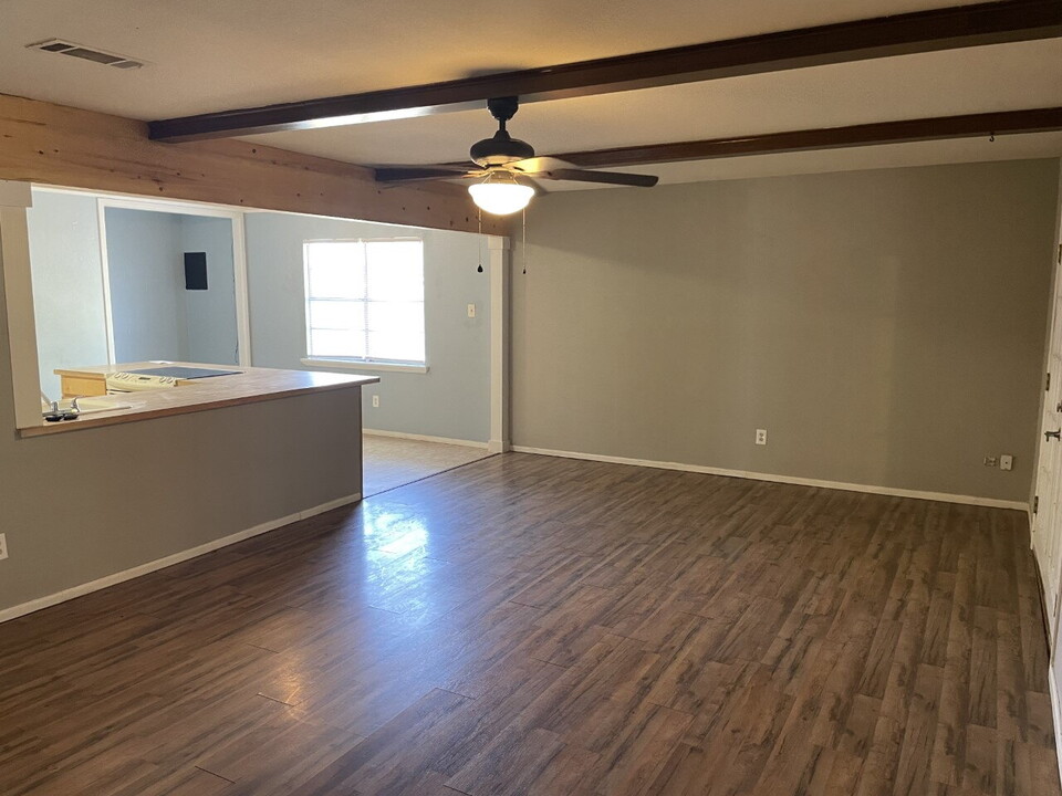 4832 9th St in Lubbock, TX - Building Photo