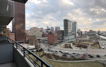 235 W Van Buren St, Unit 1411 in Chicago, IL - Foto de edificio - Building Photo