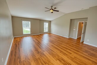 5581 Crestwood Dr in Mason, OH - Foto de edificio - Building Photo