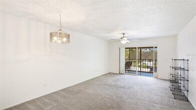 1330 Glen Oaks Dr E in Sarasota, FL - Building Photo - Building Photo