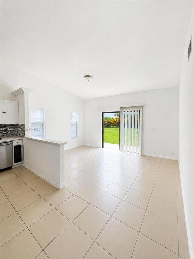 10559 La Placida Dr in Coral Springs, FL - Foto de edificio - Building Photo