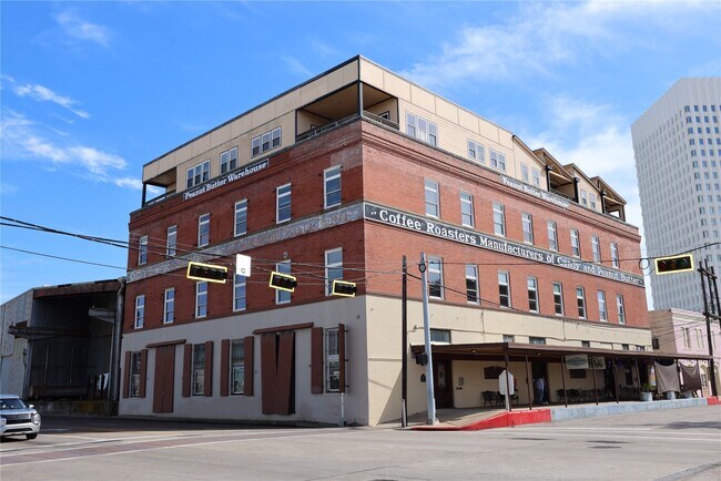 1927 Harborside Dr in Galveston, TX - Building Photo - Building Photo