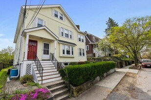 28 Warwick Rd in Watertown, MA - Building Photo