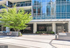 1881 N Nash St in Arlington, VA - Building Photo