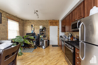 1622 W Columbia Ave, Unit # 03S in Chicago, IL - Building Photo - Building Photo