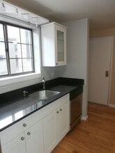 42 N Main St, Unit 76 in West Hartford, CT - Building Photo - Building Photo
