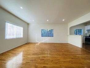 7515 De Longpre Ave in Los Angeles, CA - Building Photo - Building Photo