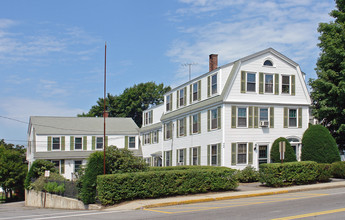 747 Main St in Westbrook, ME - Foto de edificio - Building Photo