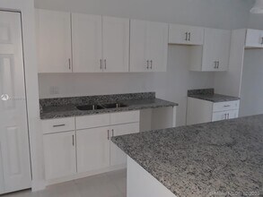 1533 W 26th Ct-Unit -1a in West Palm Beach, FL - Building Photo - Building Photo