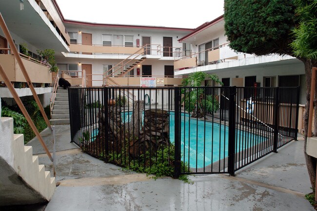 Lotus Garden Apartments in Garden Grove, CA - Foto de edificio - Building Photo