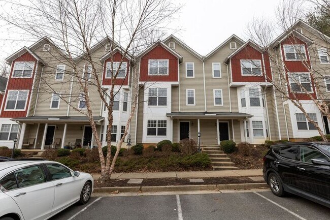 2455 N Berkshire Rd in Charlottesville, VA - Building Photo - Building Photo