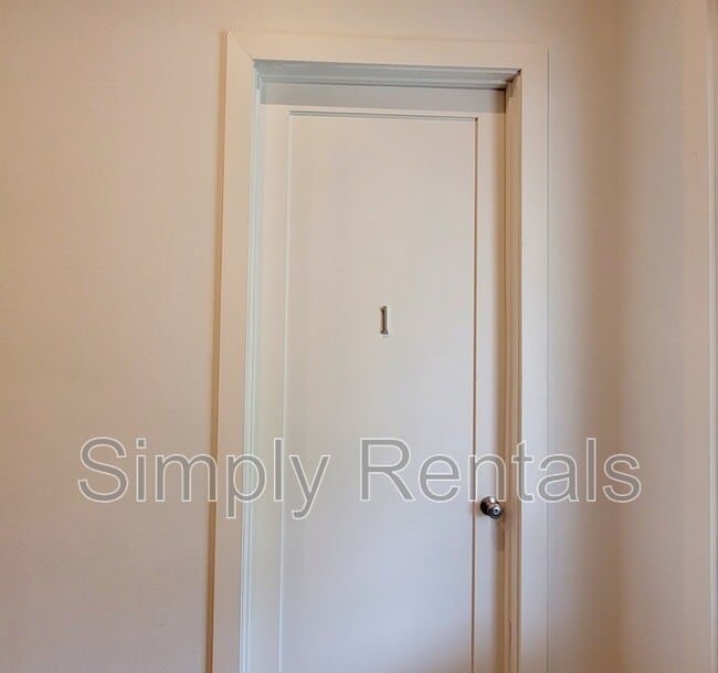 1711 Sycamore St in Commerce, TX - Foto de edificio - Building Photo