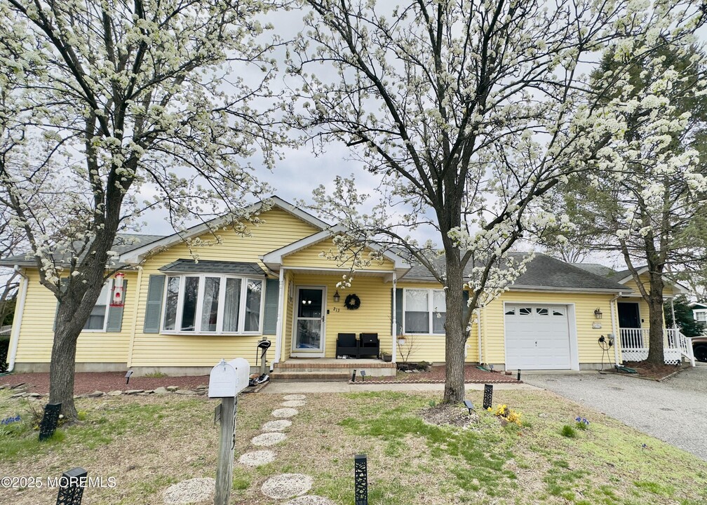 213 Ship Ave in Beachwood, NJ - Building Photo