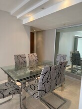 2333 Brickell Ave in Miami, FL - Foto de edificio - Building Photo