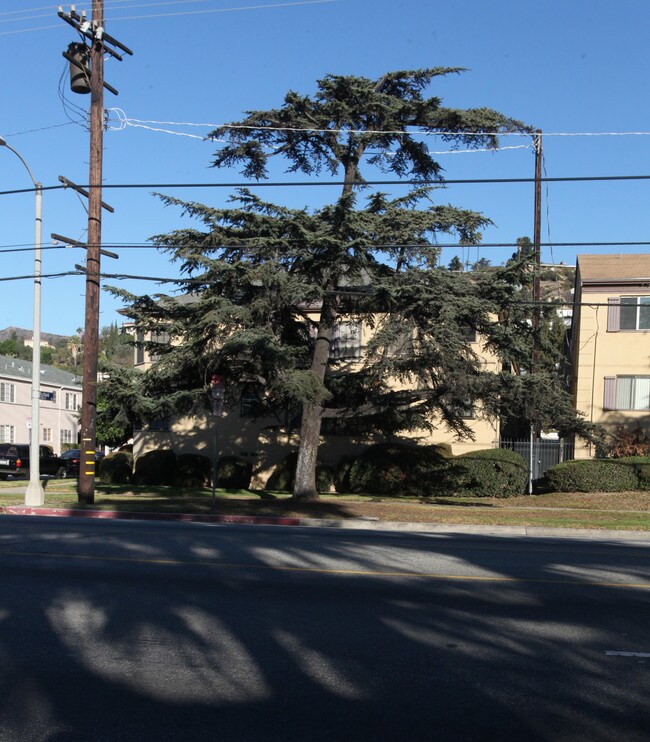 2202 Richland in Los Angeles, CA - Foto de edificio - Building Photo