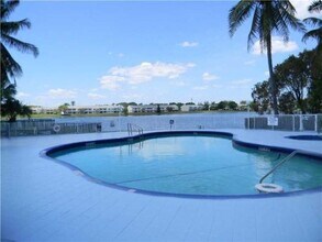 3441 NW 44th St, Unit 107 in Lauderdale Lakes, FL - Building Photo - Building Photo