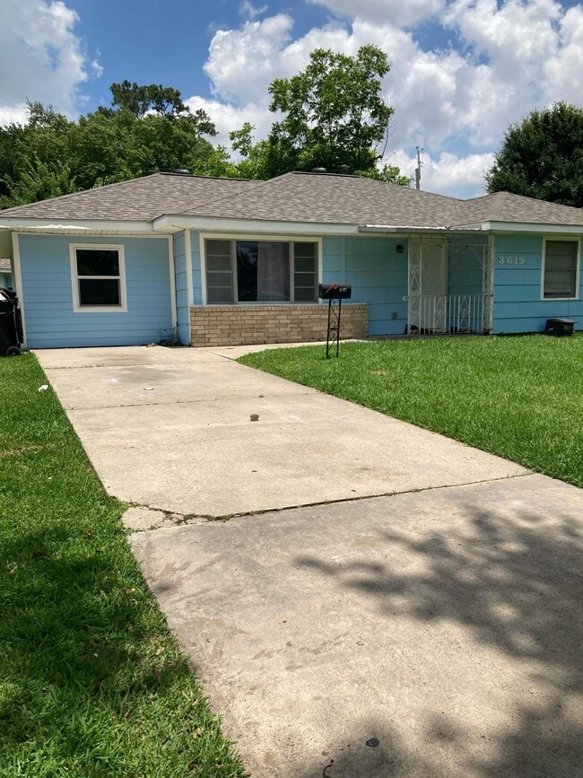 property at 3619 Penwood Way