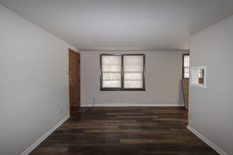 1403 Lowe St in Columbia, MO - Foto de edificio - Building Photo