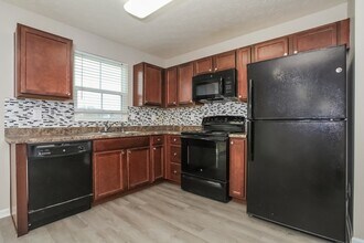 5868 Anne Marie Dr in Morrow, OH - Foto de edificio - Building Photo