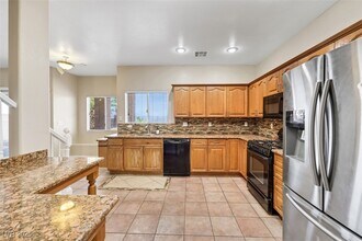 342 Yacht Ave in Henderson, NV - Building Photo - Building Photo