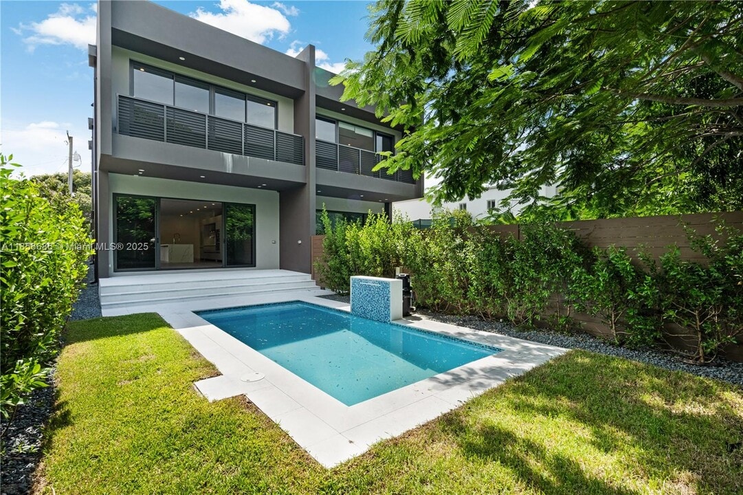 2842 SW 32nd Ct in Miami, FL - Foto de edificio