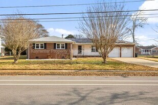 606 Charlton Dr in Hampton, VA - Building Photo