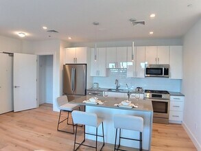 420 W Broadway, Unit 509 in Boston, MA - Building Photo - Building Photo