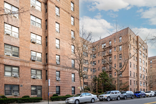 67-35 Yellowstone Blvd in Forest Hills, NY - Building Photo - Building Photo