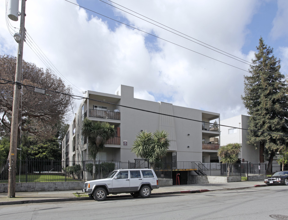 Woodland Park Apartments in East Palo Alto, CA - Building Photo