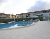 100 Village Green Cir E