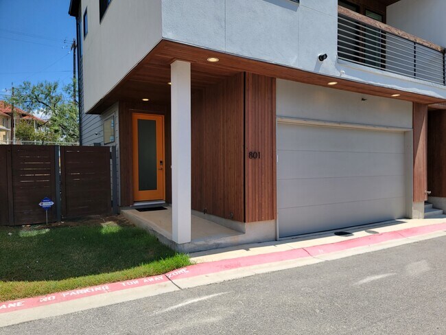 102 Tendick St in San Antonio, TX - Building Photo - Building Photo