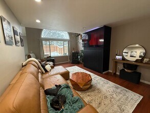 10711 Commodore Dr in Anchorage, AK - Building Photo - Building Photo