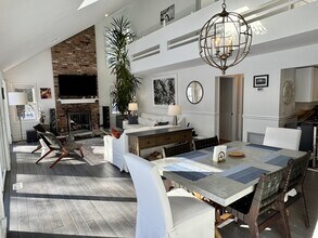 17 Shorewood Dr in East Hampton, NY - Building Photo - Building Photo