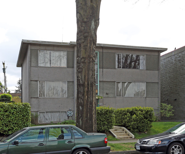 456 W 15th Ave in Vancouver, BC - Building Photo - Primary Photo