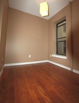 AMAZING 3BR /1BATH HUGE SPACE IN TOP LOCATION in Brooklyn, NY - Foto de edificio - Building Photo