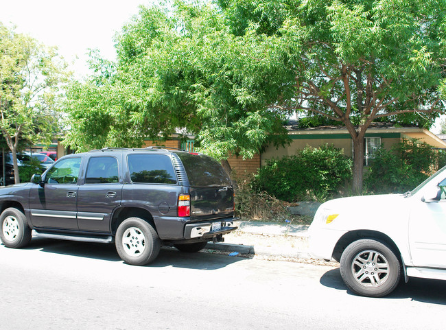 161 Clark St in Fresno, CA - Building Photo - Building Photo