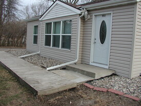402 Wolfe Ave, Unit A in Montevideo, MN - Building Photo