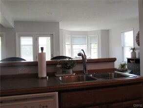 28 E River Rd in Central Square, NY - Foto de edificio - Building Photo