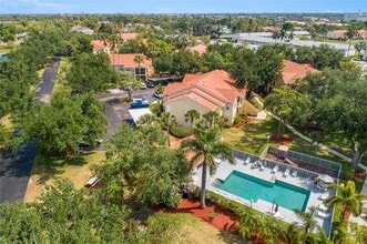 12730 Equestrian Cir in Ft. Myers, FL - Foto de edificio - Building Photo