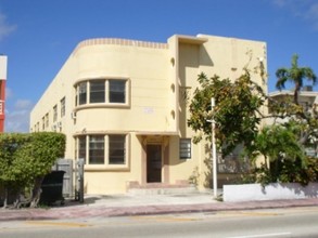 9040 Collins Ave in Miami Beach, FL - Building Photo - Building Photo