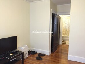 349 Pleasant St, Unit B3-1 in Malden, MA - Foto de edificio - Building Photo