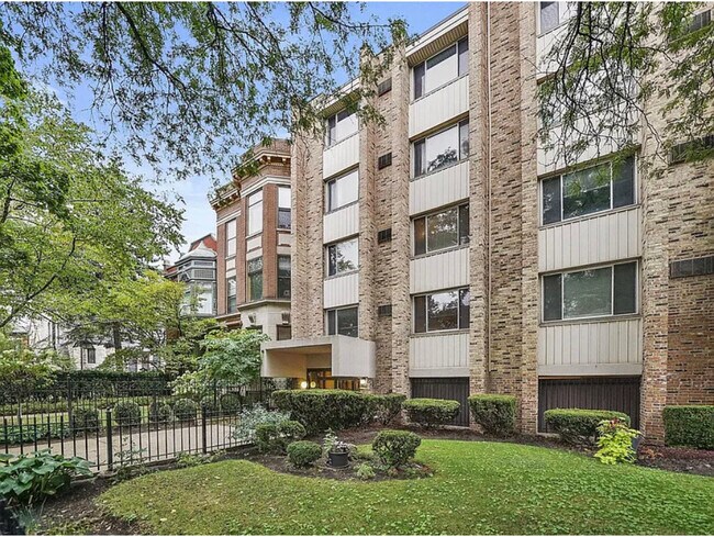 510 W Fullerton Pkwy in Chicago, IL - Foto de edificio - Building Photo