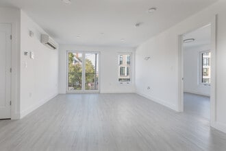 42 North Beacon St in Boston, MA - Foto de edificio - Building Photo