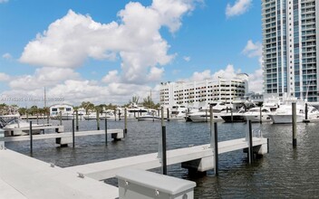 17111 Biscayne Blvd, Unit 2207 in Aventura, FL - Foto de edificio - Building Photo