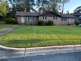 1223 Poplar Ave, Unit B in Nashville, GA - Building Photo