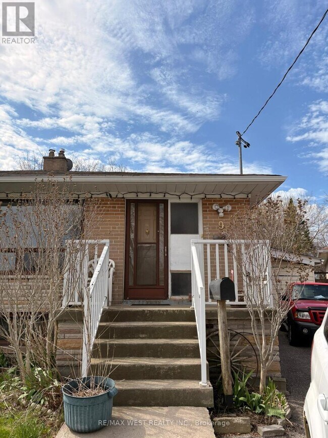 property at 9 Syracuse Crescent