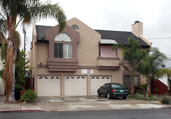 4111 Iowa St in San Diego, CA - Foto de edificio - Building Photo